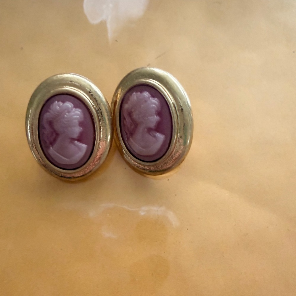 Vintage Style Pink Cameo Gold-Tone Oval Earrings